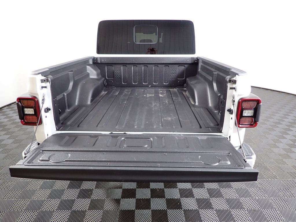 Used 2023 Jeep Gladiator Overland AWD/4WD image 16