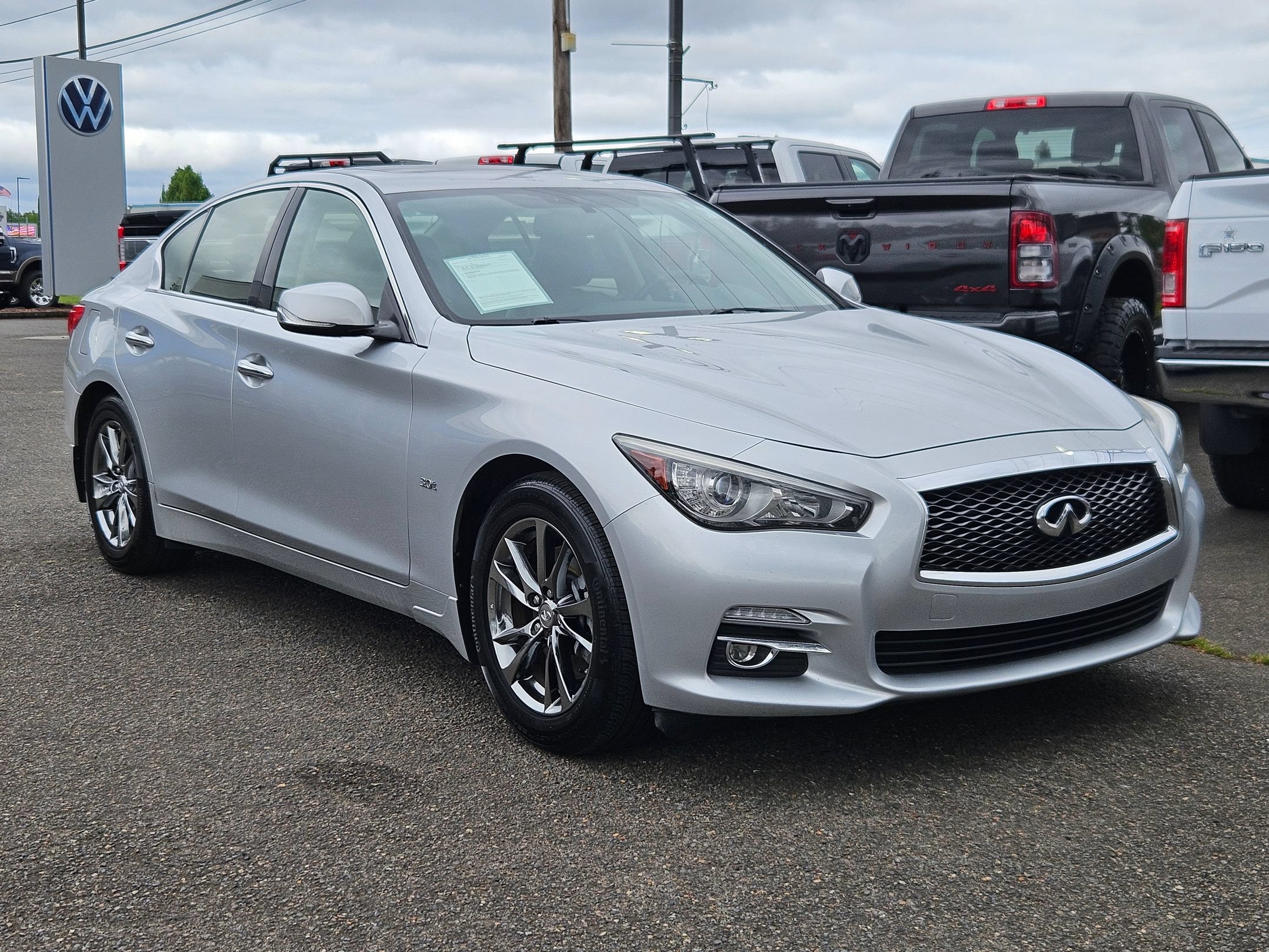 Used 2017 INFINITI Q50 Signature Edition w/ All Weather Package (L93) AWD/4WD image 7