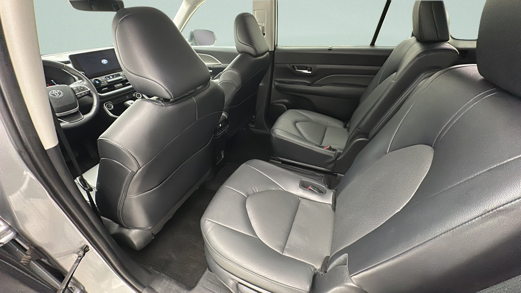 Used 2025 Toyota Grand Highlander AWD image 9