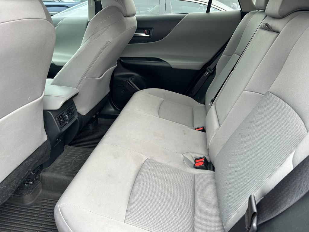 Used 2023 Toyota Venza LE AWD/4WD image 14