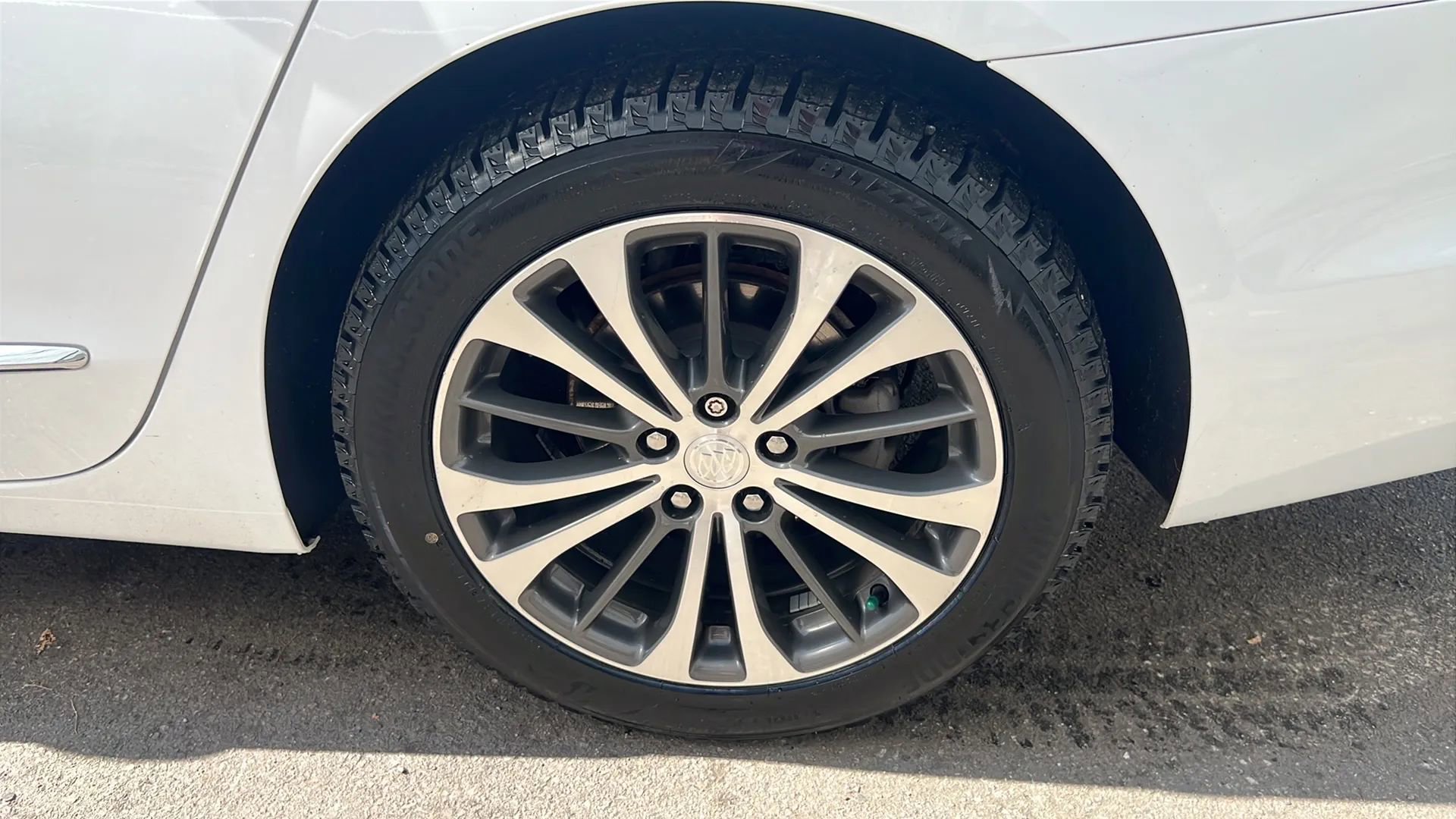 Used 2017 Buick LaCrosse Preferred image 11