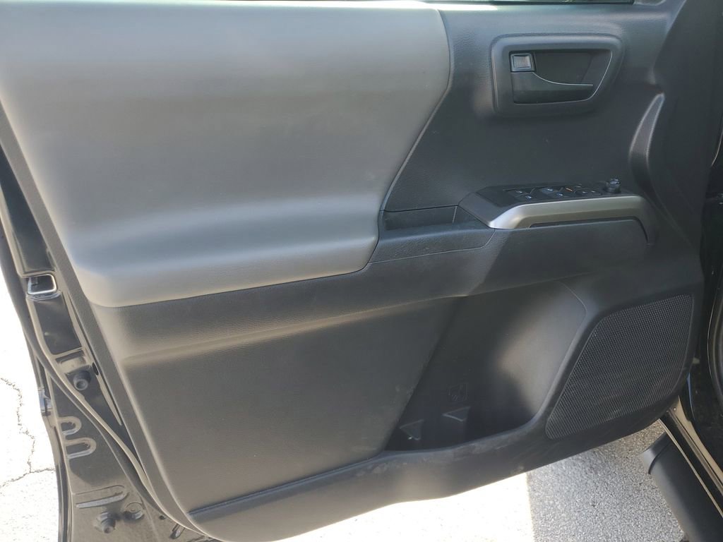 Used 2022 Toyota Tacoma SR5 w/ Technology Package image 12