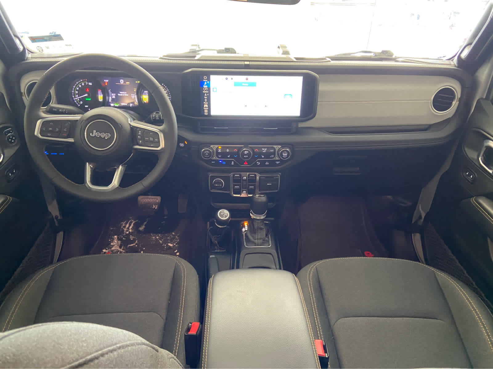 Used 2024 Jeep Wrangler Sahara w/ Technology Group AWD/4WD image 19