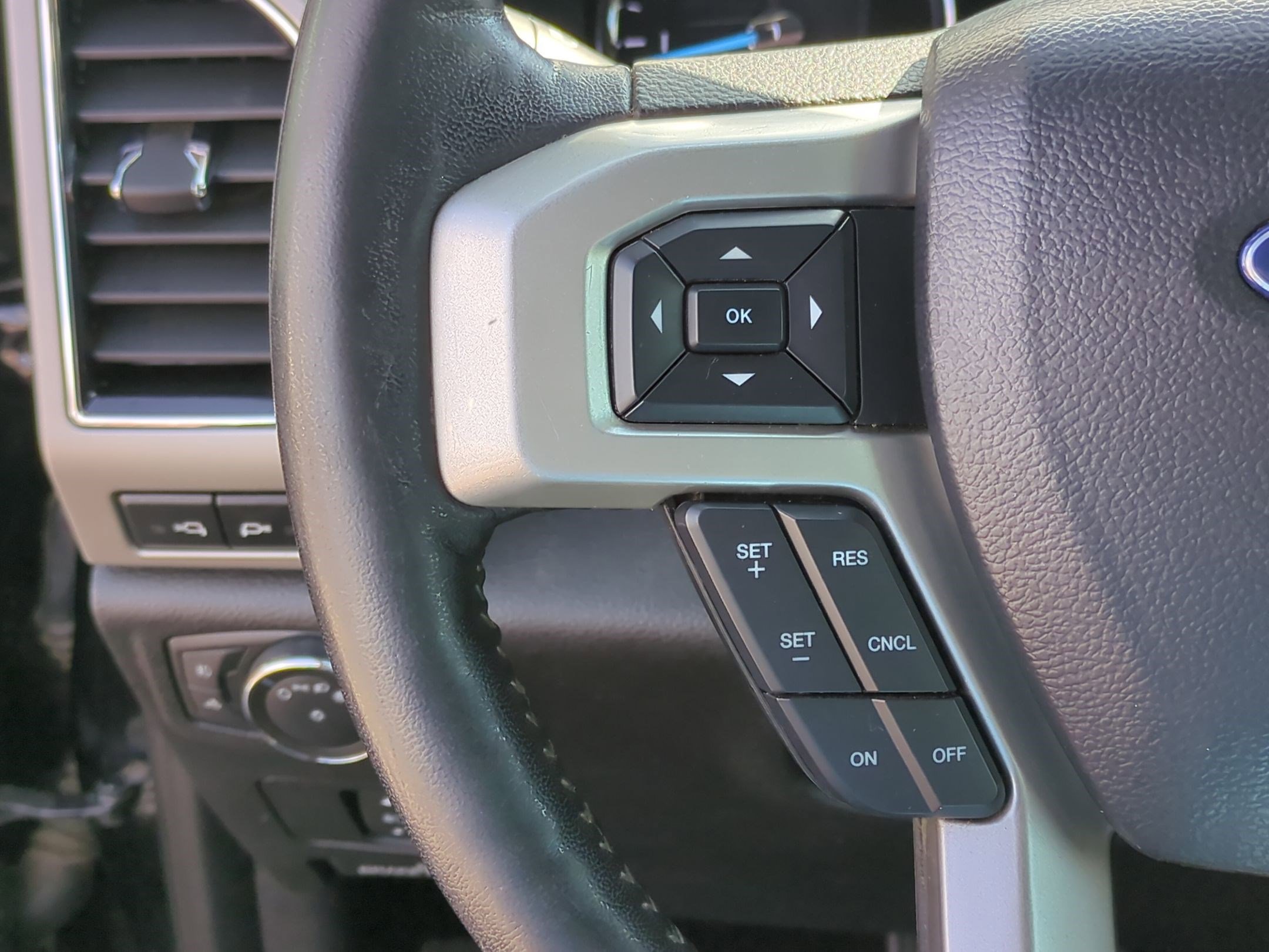 Used 2020 Ford F350 Lariat w/ Chrome Package image 18