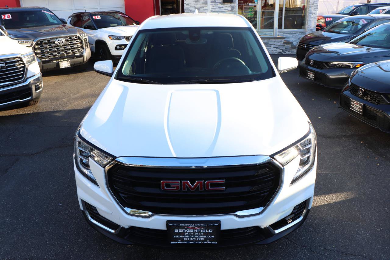 Used 2024 GMC Terrain SLE AWD/4WD image 9