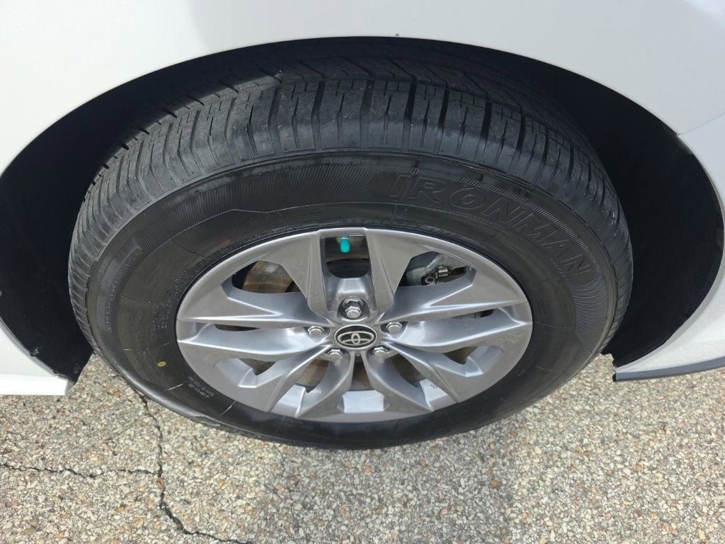 Used 2024 Toyota Sienna XLE image 39