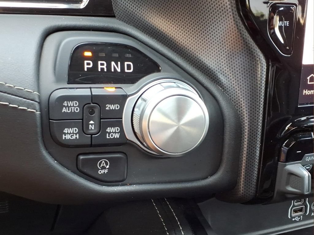 Used 2025 RAM 1500 Limited AWD/4WD image 8
