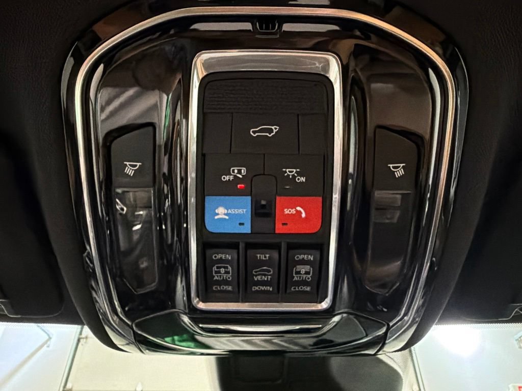 Used 2023 Jeep Grand Cherokee Summit w/ Adv Protech Group IV AWD/4WD image 26