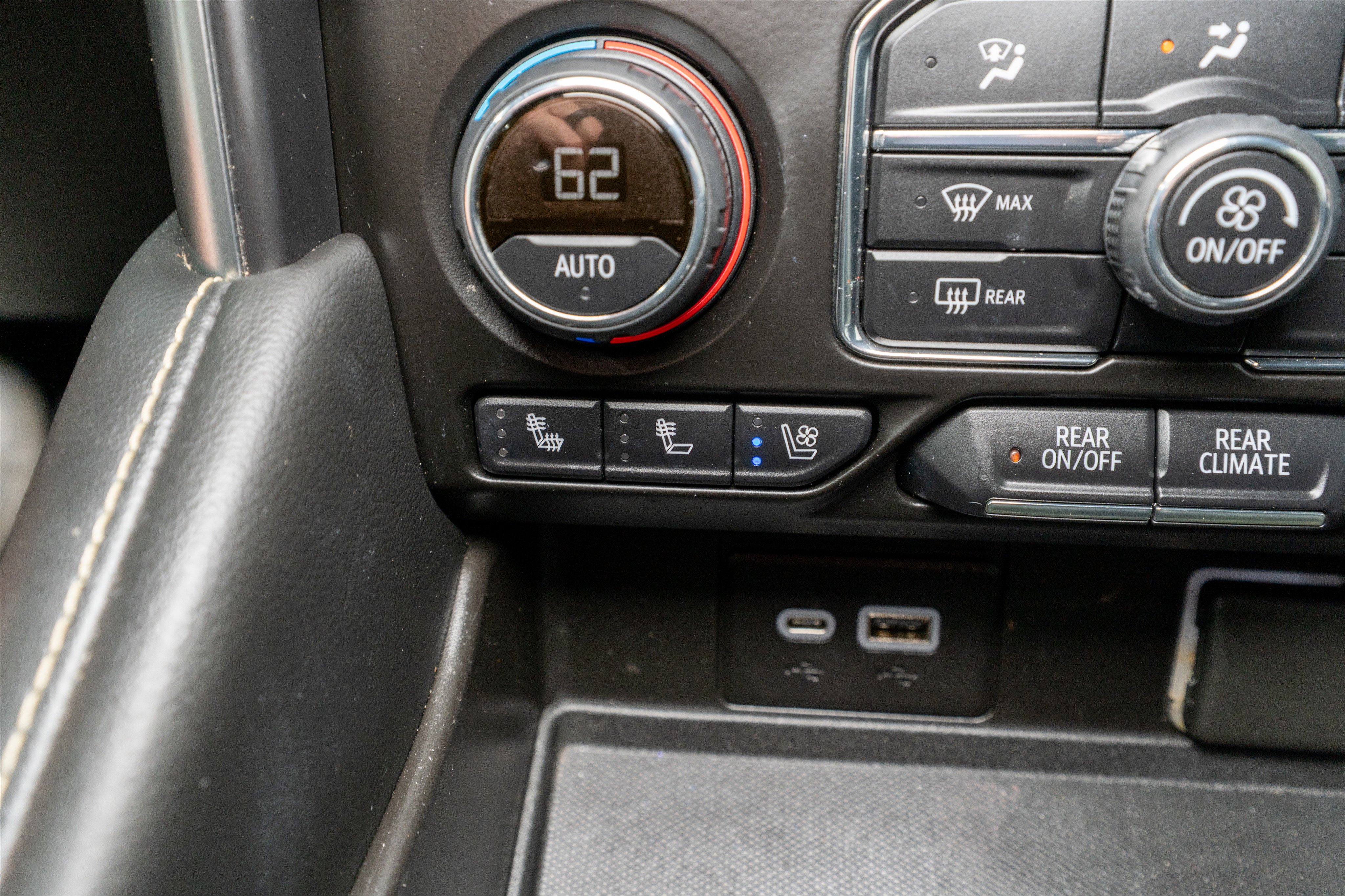 Used 2021 Chevrolet Tahoe Premier AWD/4WD image 22