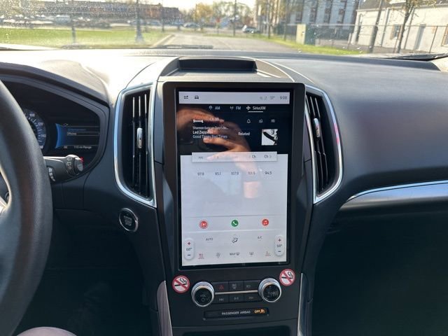 Used 2024 Ford Edge Titanium image 39