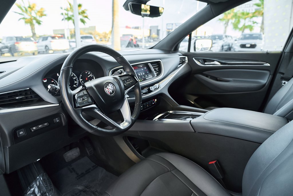 Used 2024 Buick Enclave Premium image 2