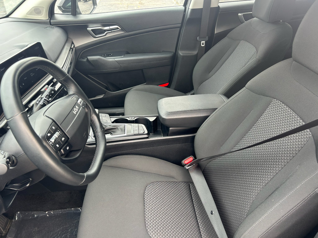 Used 2026 Kia Sportage LX FWD image 9