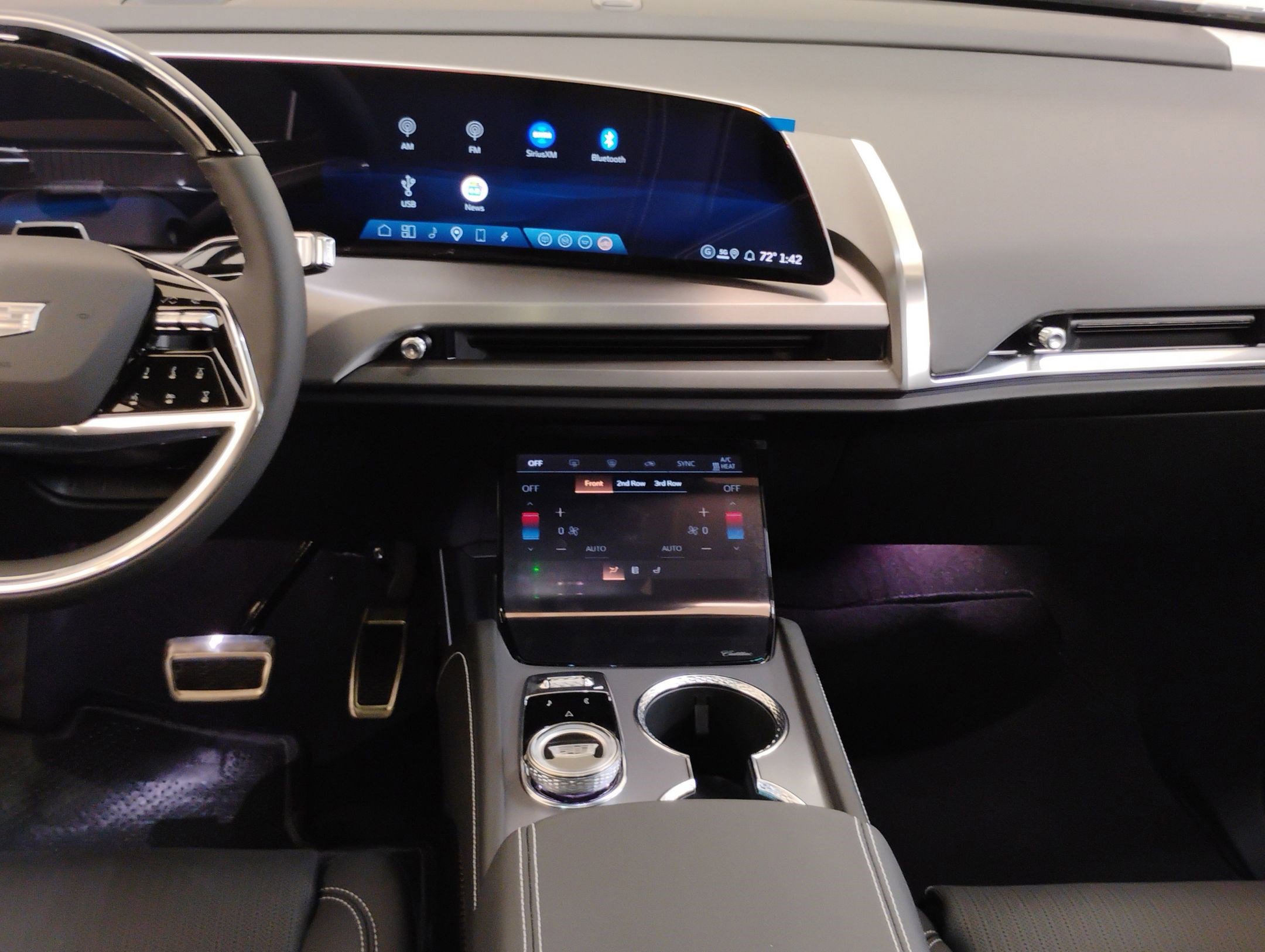 New 2026 Cadillac Vistiq Sport w/ LPO, Floor Liner Package image 28