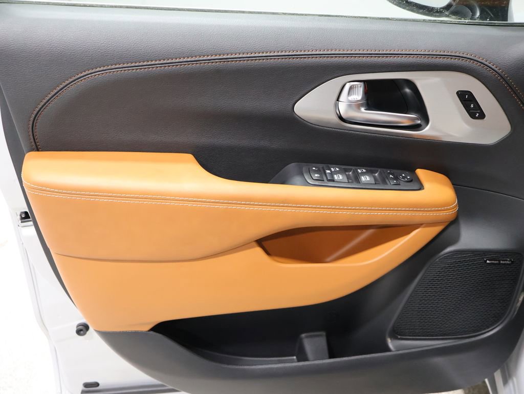 New 2026 Chrysler Pacifica Pinnacle AWD/4WD image 9