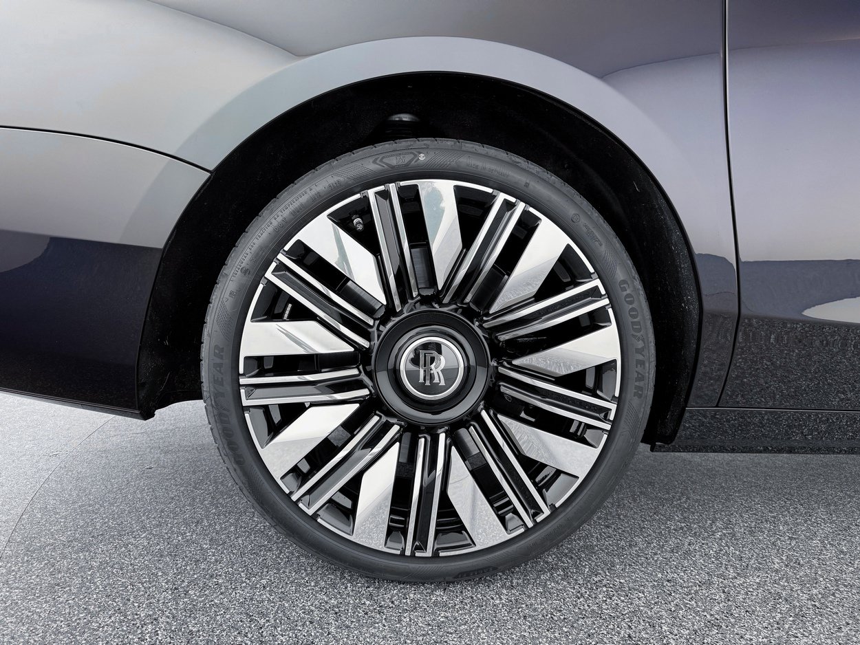 New 2026 Rolls-Royce Ghost AWD/4WD image 38
