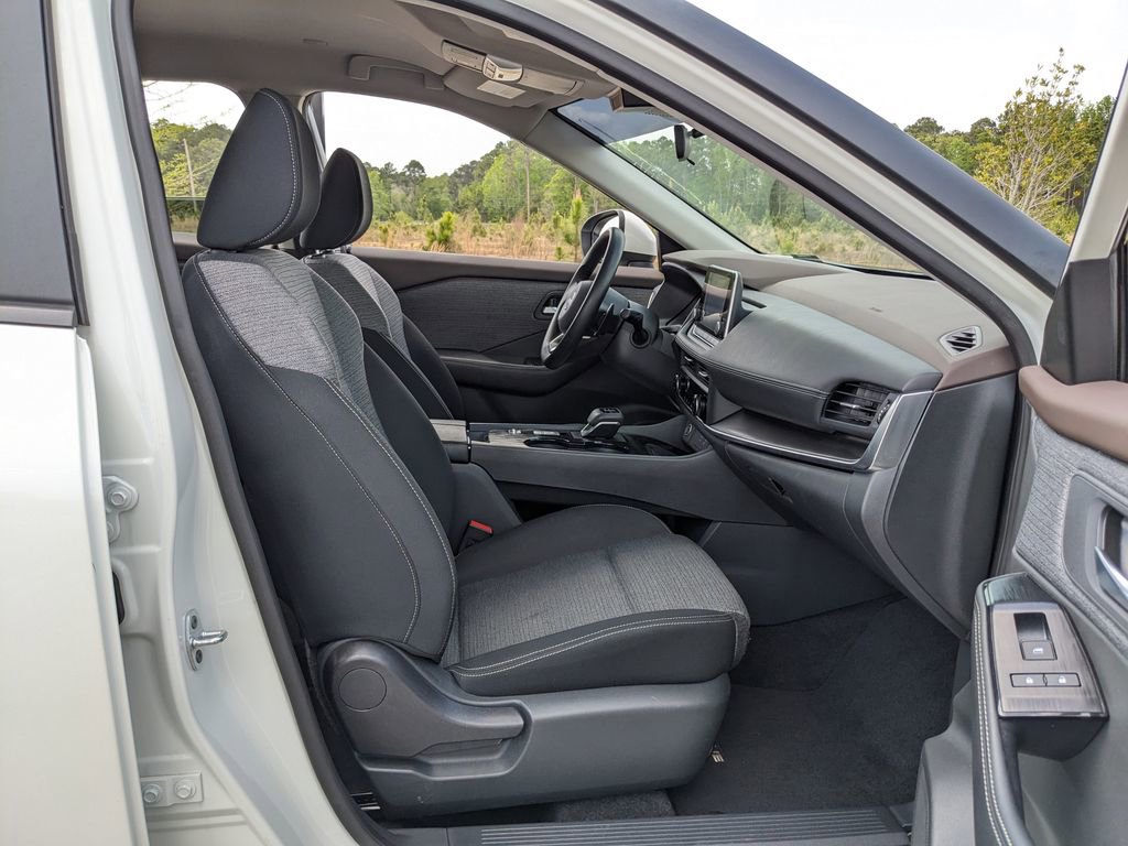 Used 2023 Nissan Rogue SV image 46