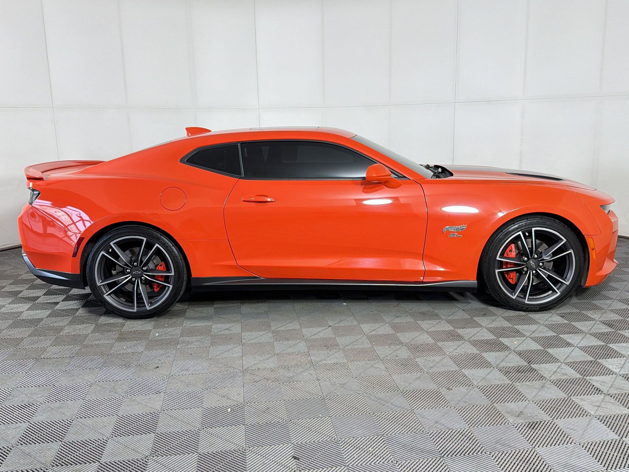 Used 2018 Chevrolet Camaro SS w/ Hot Wheels Edition image 8