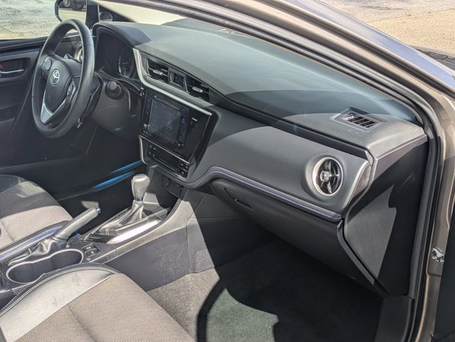 Used 2017 Toyota Corolla SE w/ SE Premium Package FWD image 19
