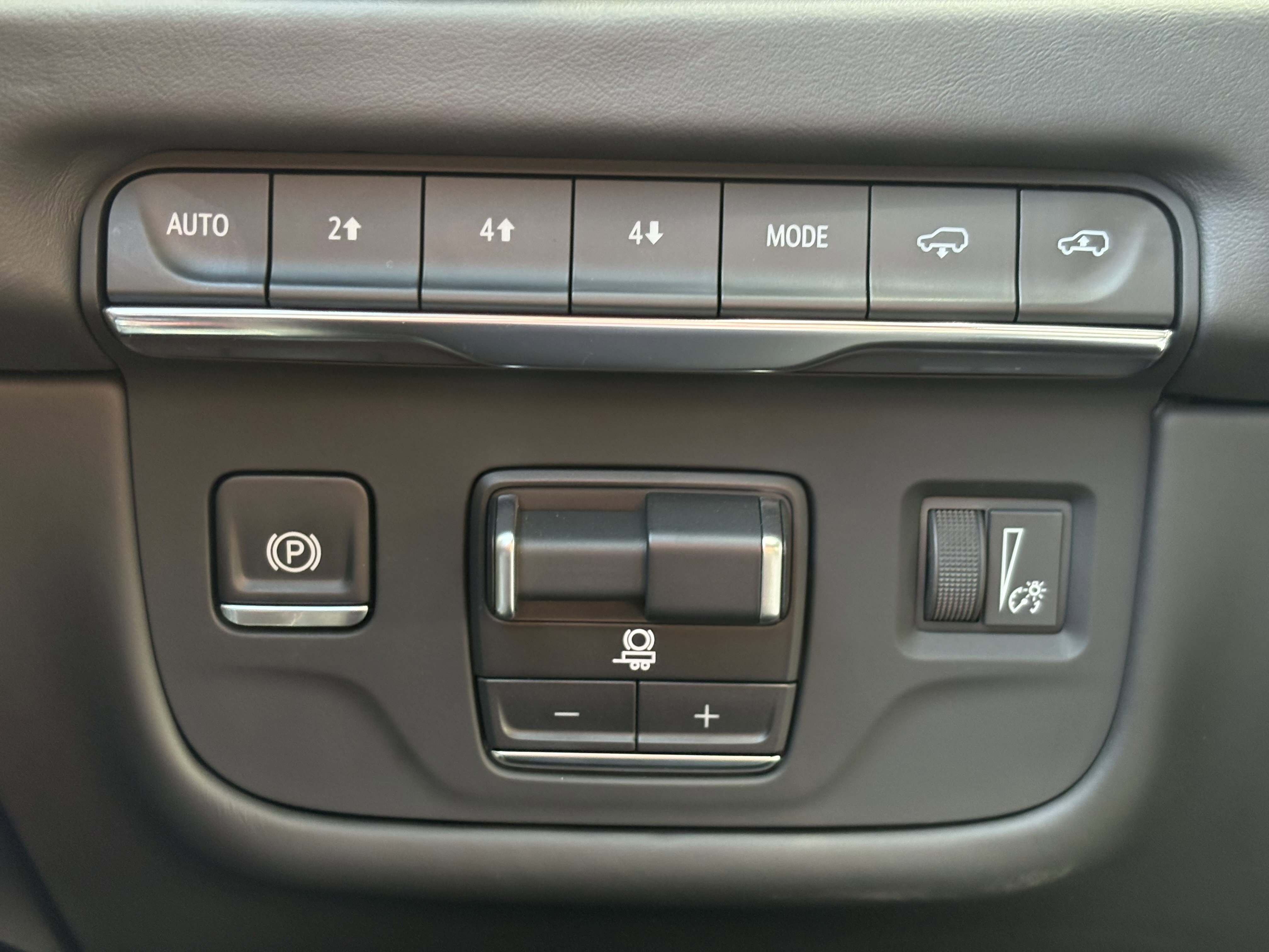 Used 2025 Cadillac Escalade ESV Premium Luxury Platinum AWD/4WD image 29