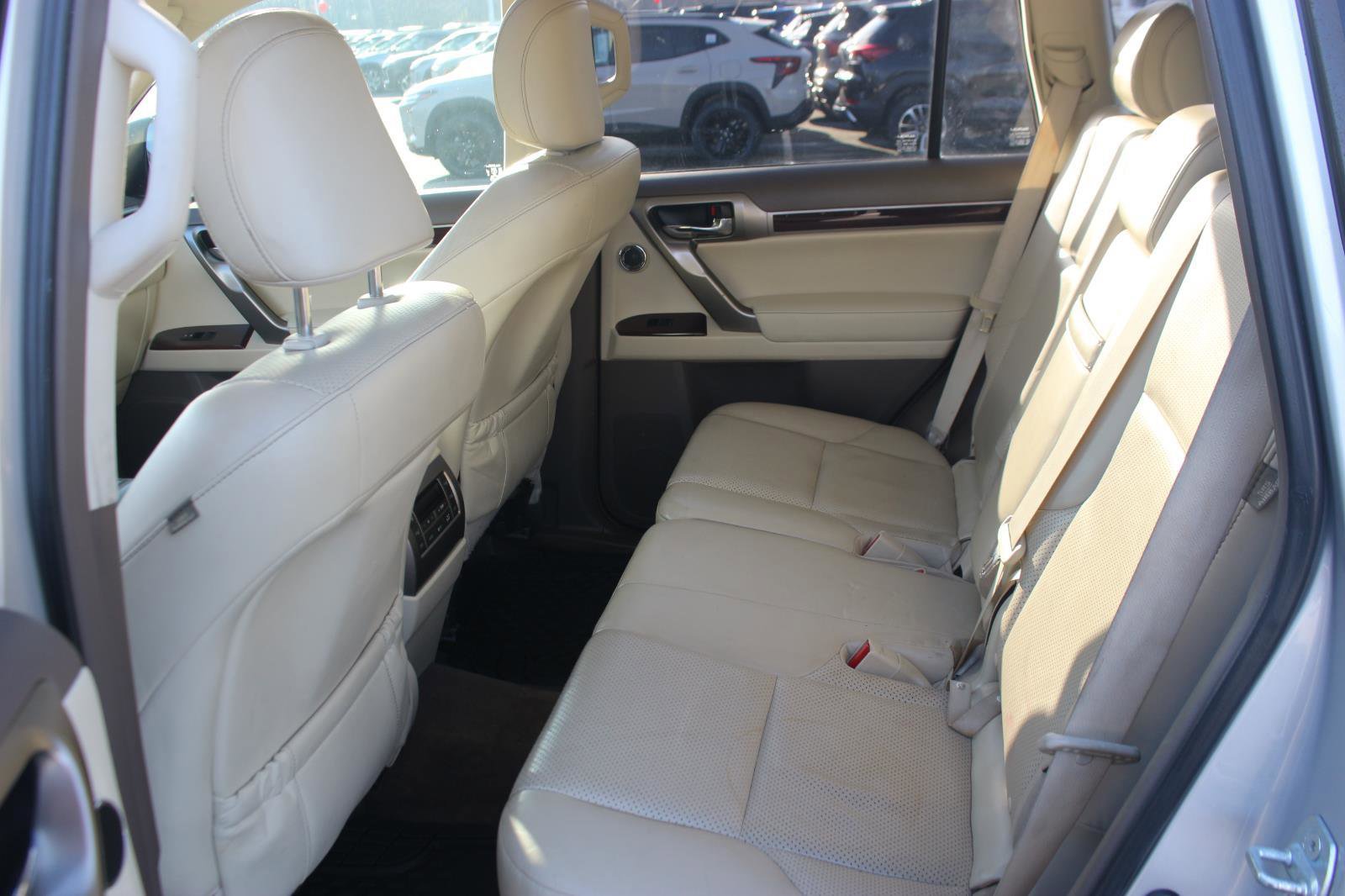 Used 2016 Lexus GX 460 Luxury AWD/4WD image 37