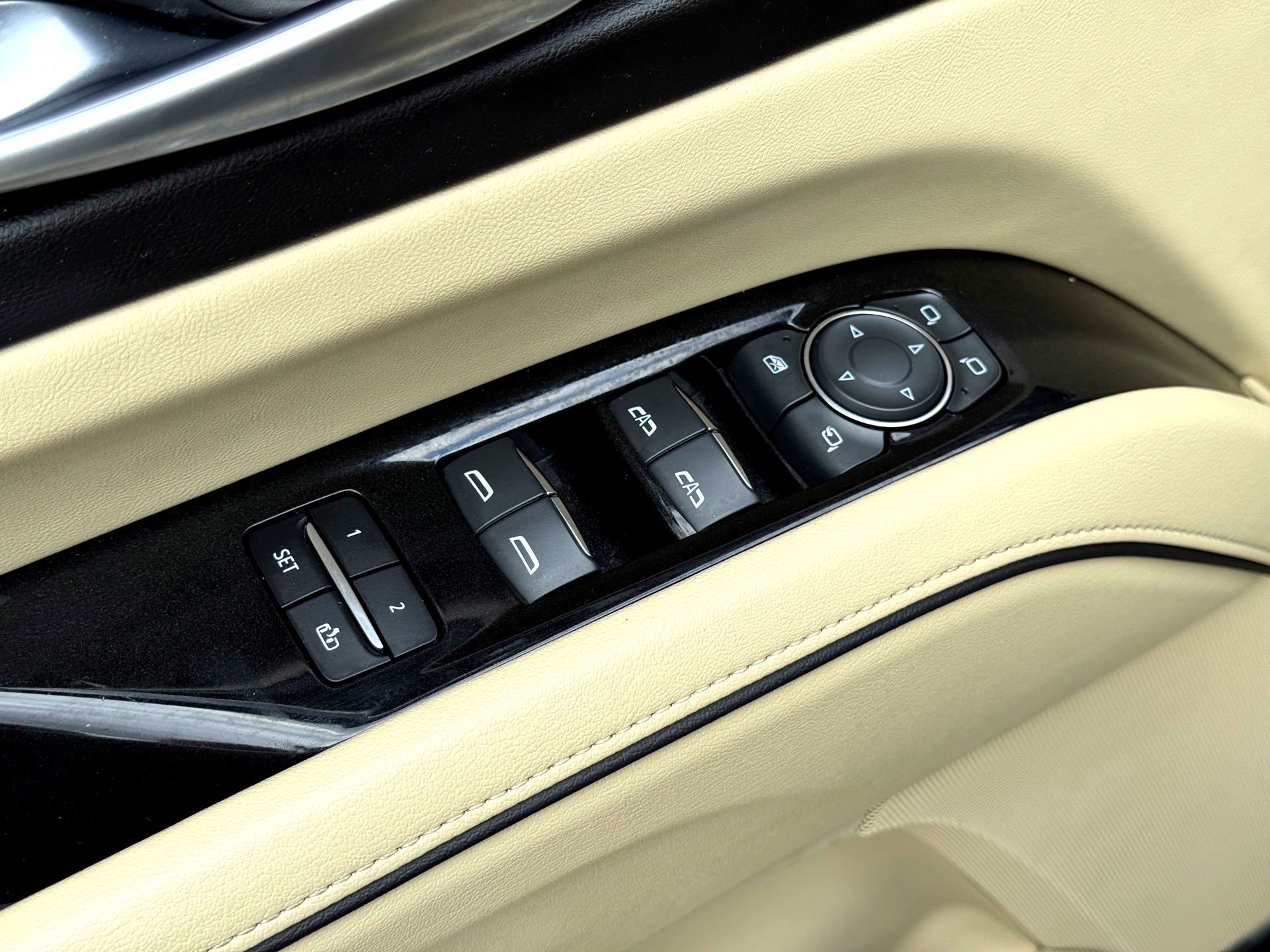 Used 2023 Cadillac Escalade Premium Luxury image 18