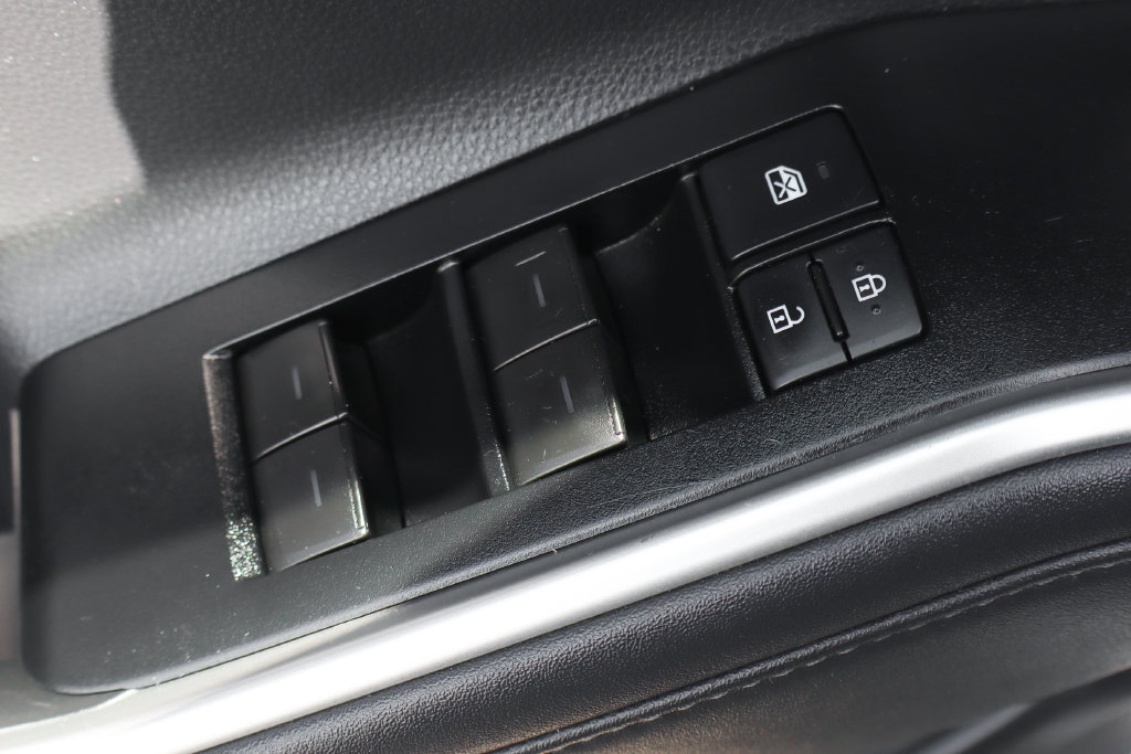 Used 2021 Toyota Highlander L FWD image 18