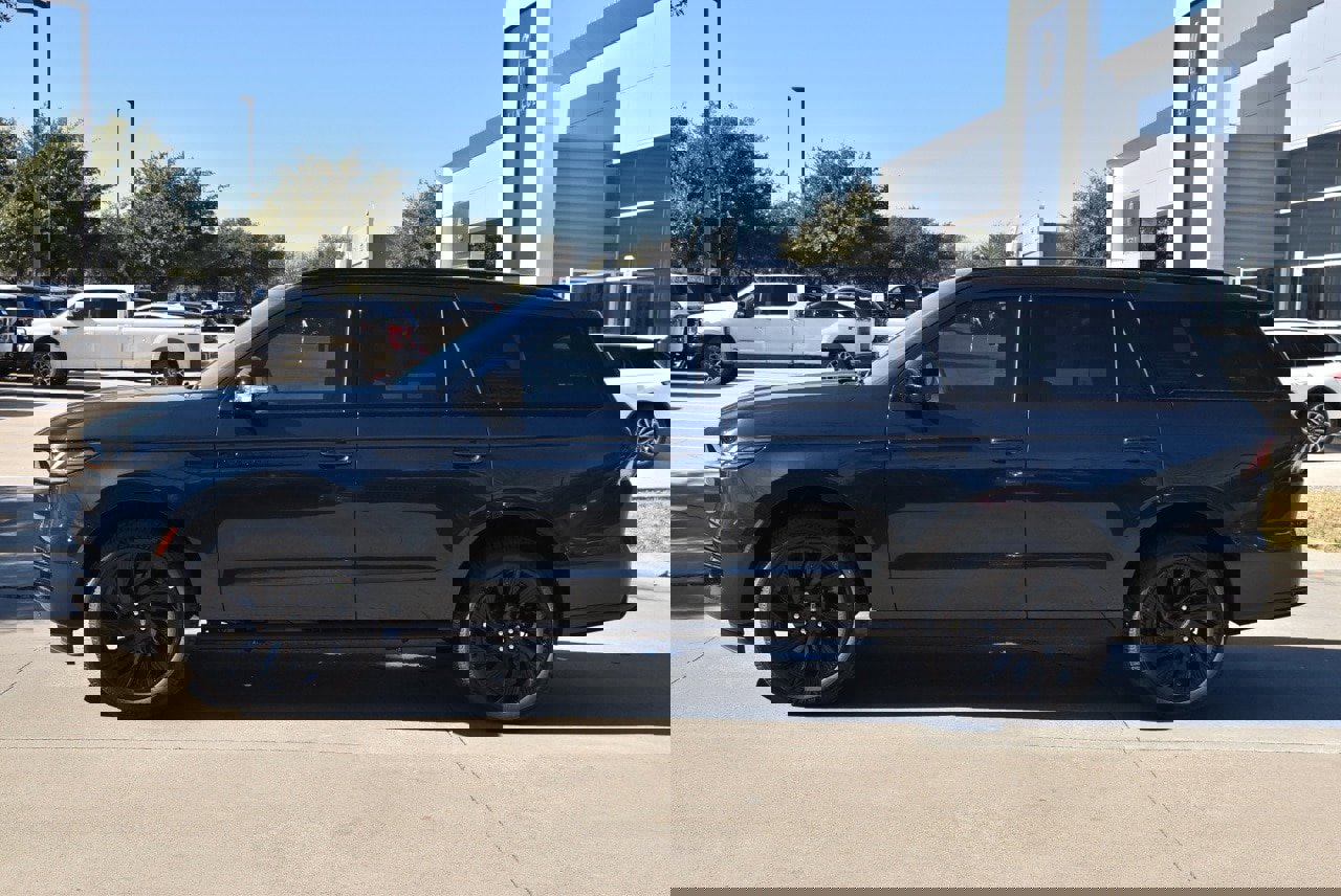 New 2025 Lincoln Navigator Reserve w/ Jet Appearance Package image 18