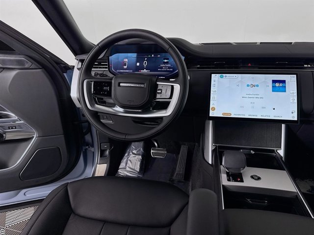 Used 2025 Land Rover Range Rover SE image 25