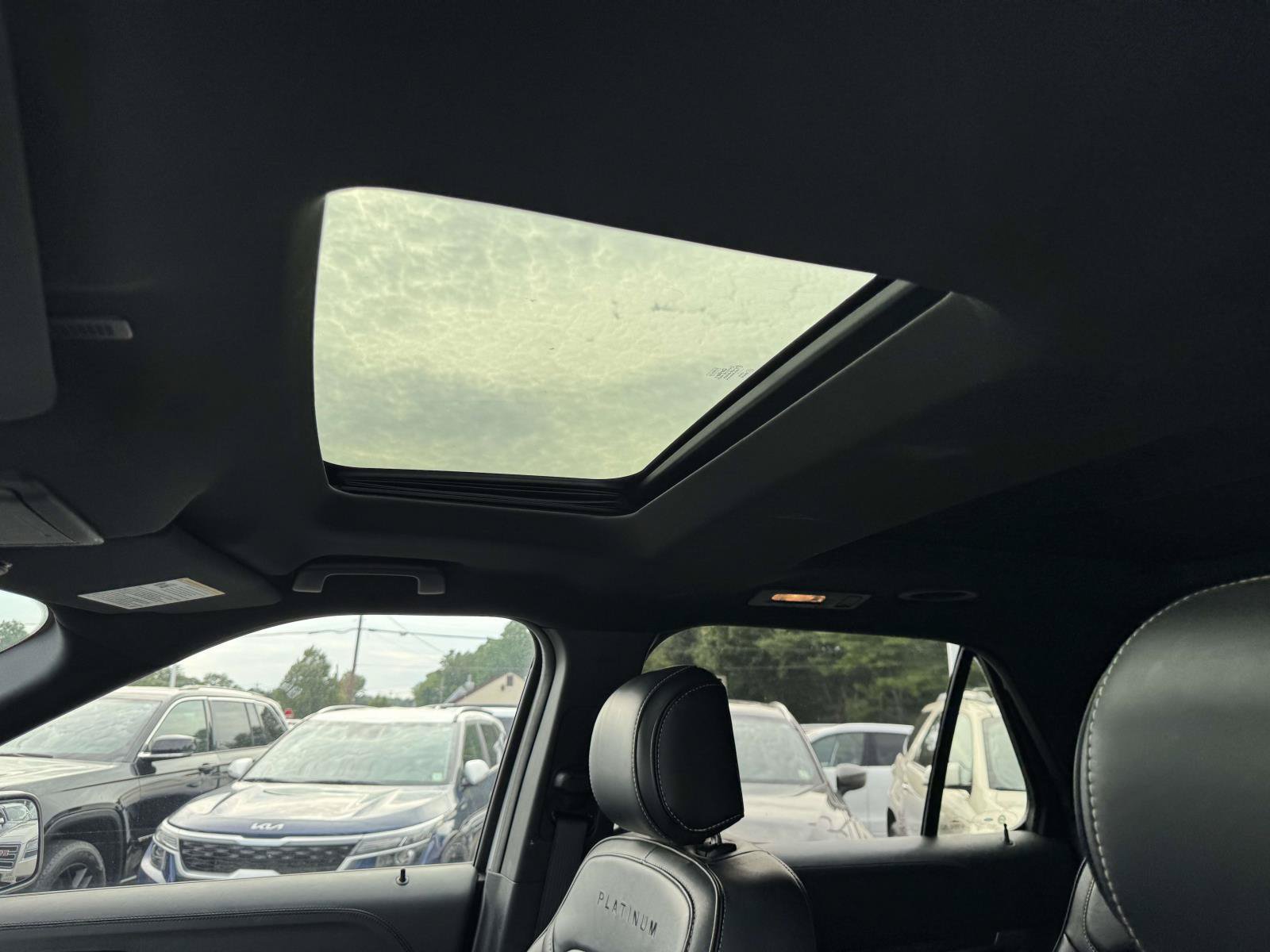 Used 2017 Ford Explorer Platinum AWD/4WD image 18