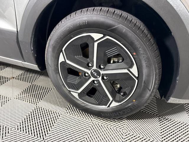 Used 2023 Kia Niro LX FWD image 32