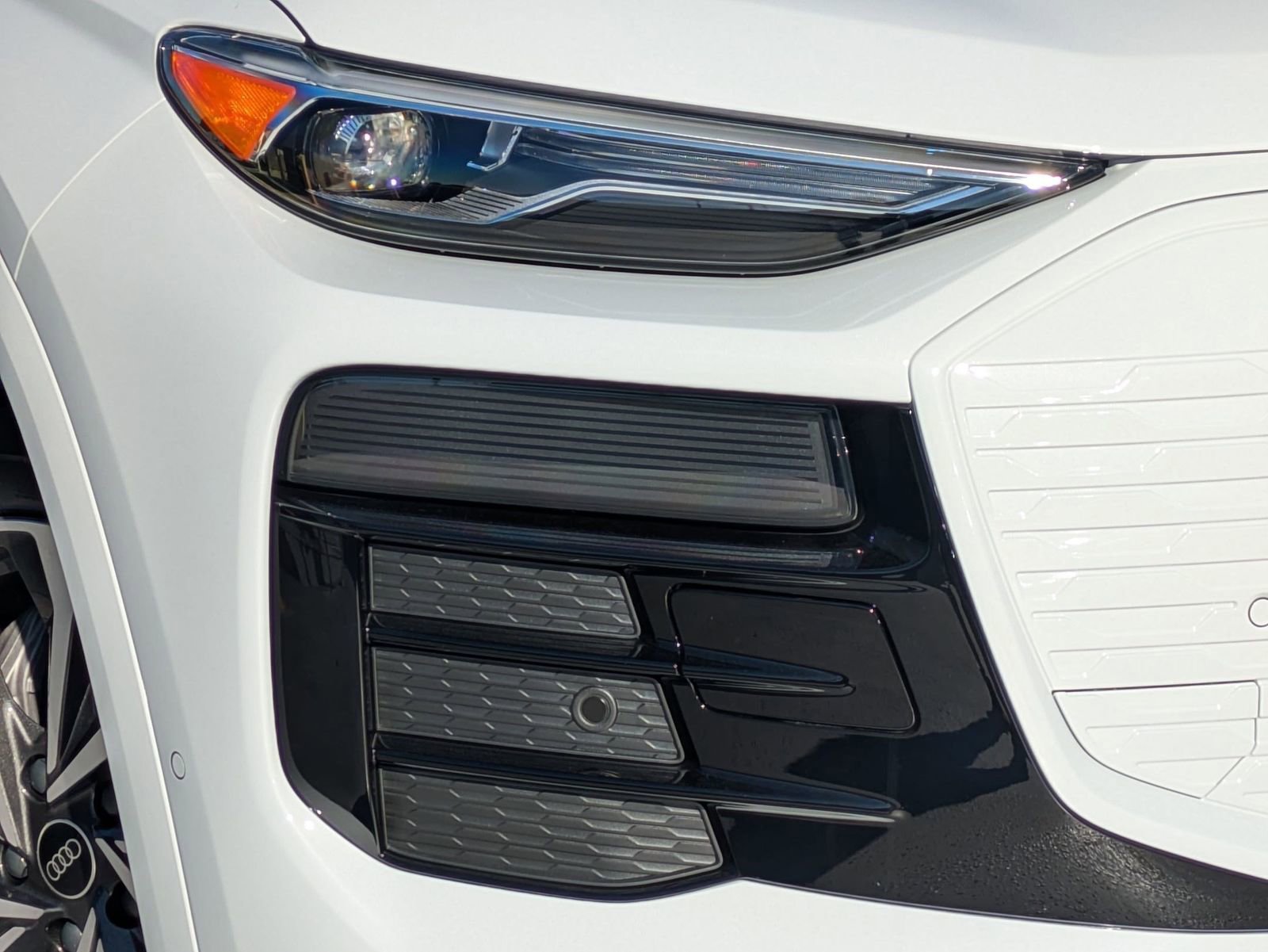 New 2025 Audi Q6 e-tron Premium AWD/4WD image 16