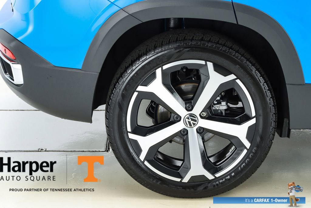 Used 2025 Volkswagen Taos SEL image 13