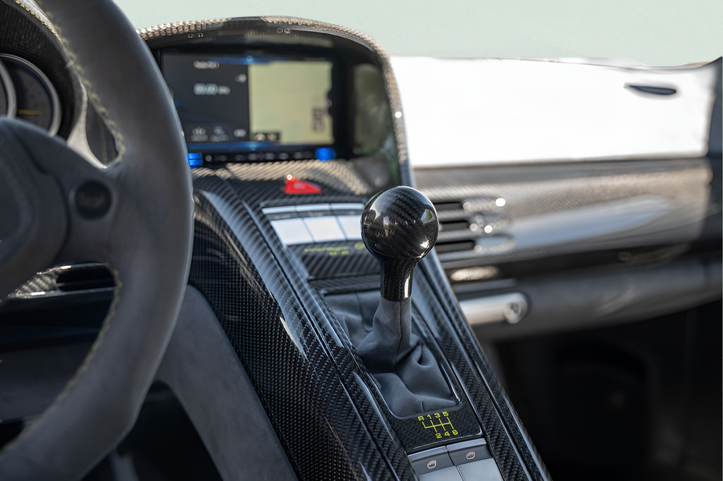 Used 2004 Porsche Carrera GT RWD image 26