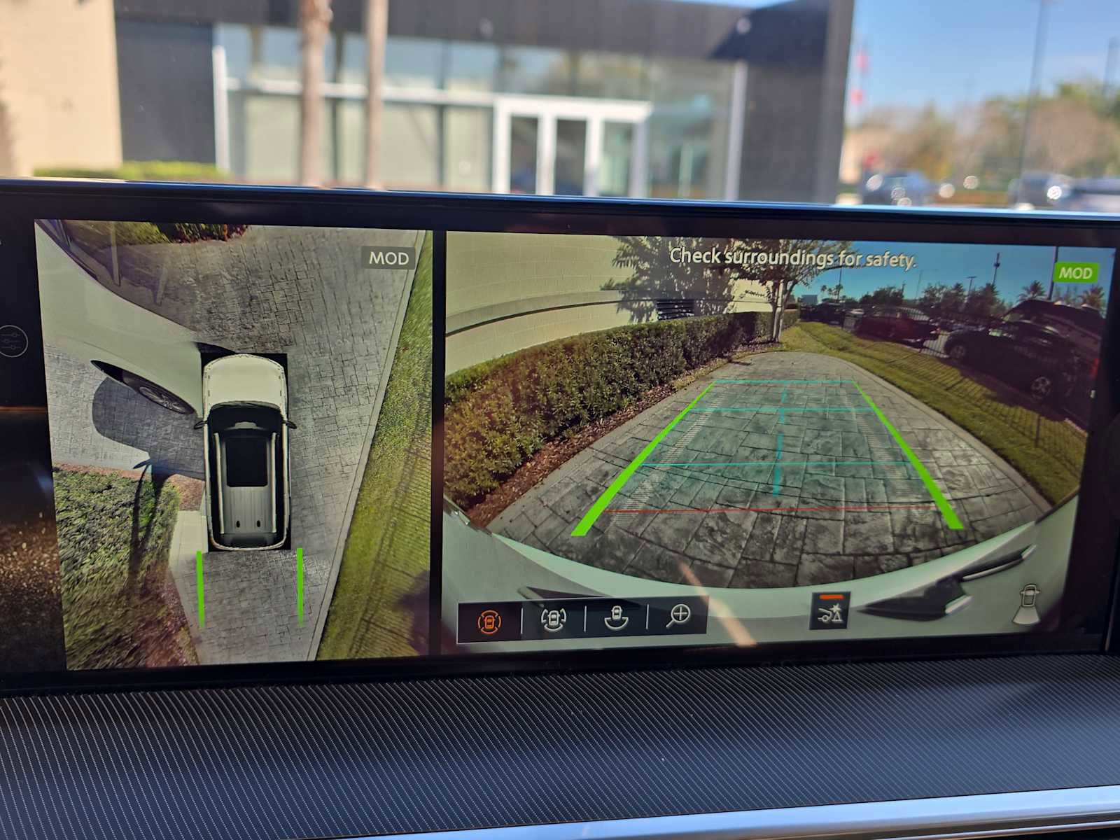 New 2026 INFINITI QX80 Luxe w/ Cargo Package image 18