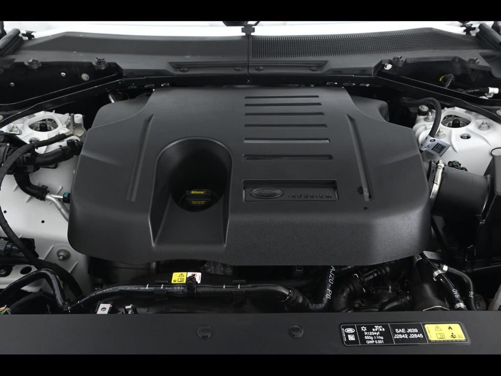 Used 2025 Land Rover Defender 110 X-Dynamic SE image 23