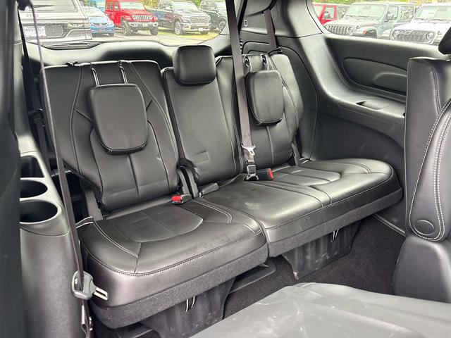 Used 2023 Chrysler Pacifica Touring-L w/ S Appearance Package FWD image 17