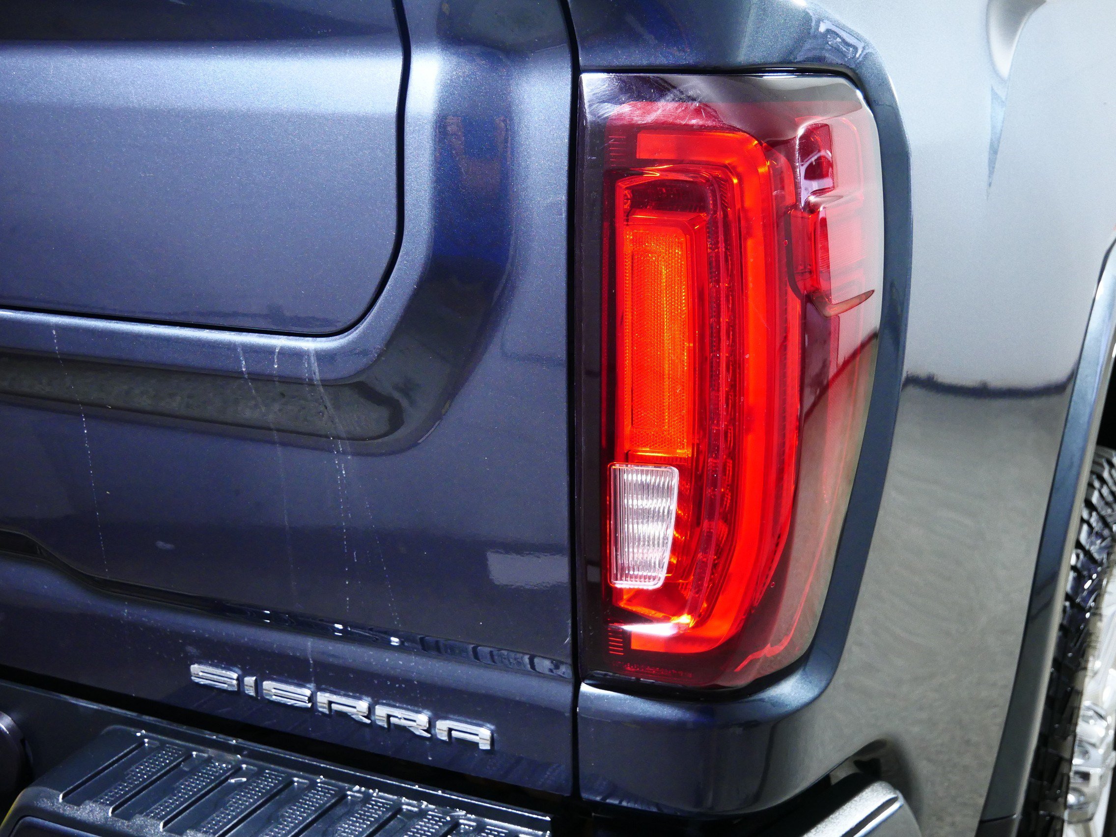Used 2020 GMC Sierra 2500 Denali w/ Denali Ultimate Package AWD/4WD image 17