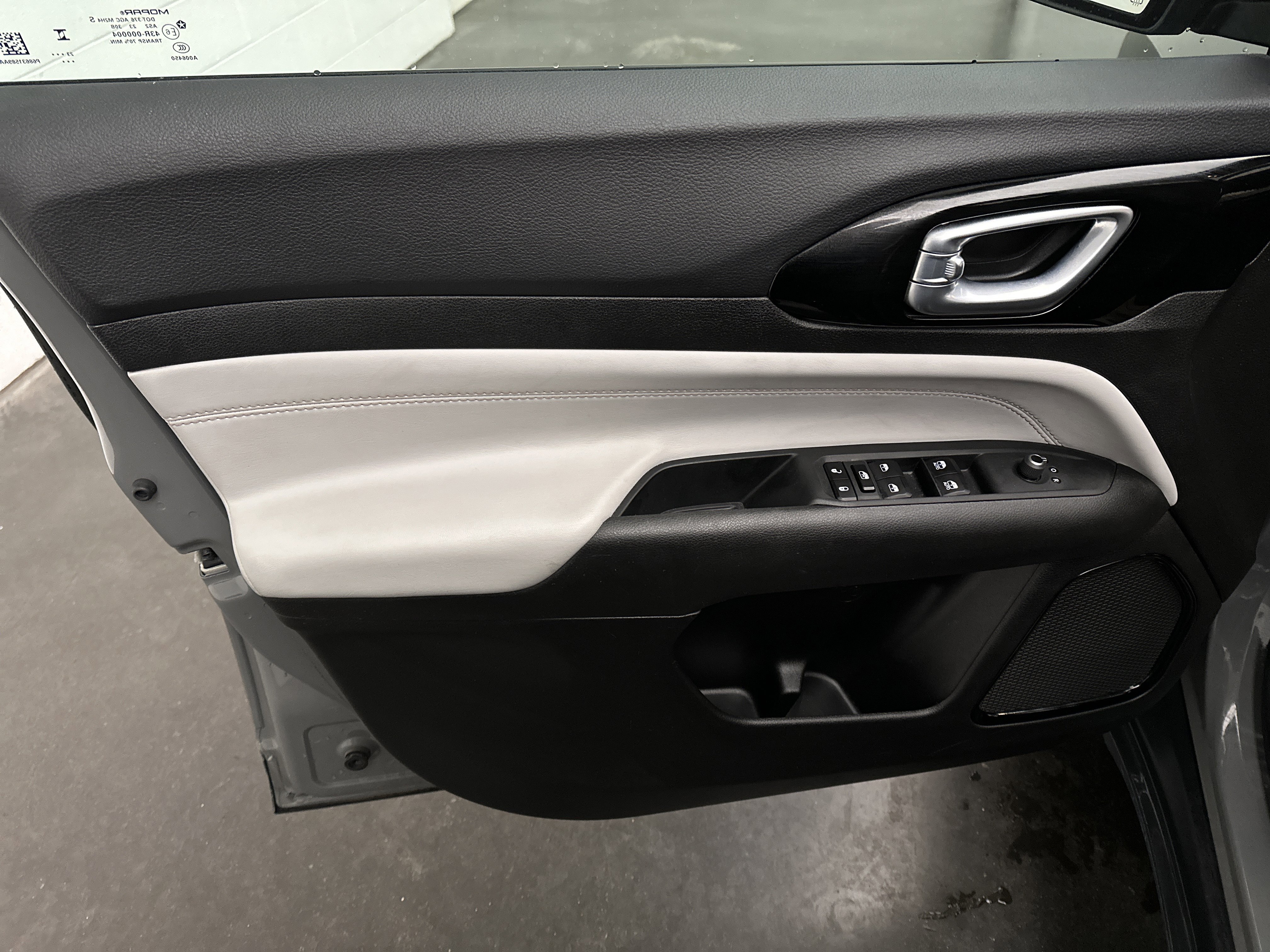 Used 2024 Jeep Compass Limited image 19