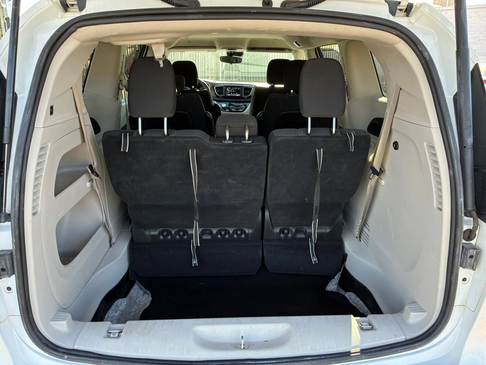 Used 2023 Chrysler Voyager LX FWD image 31