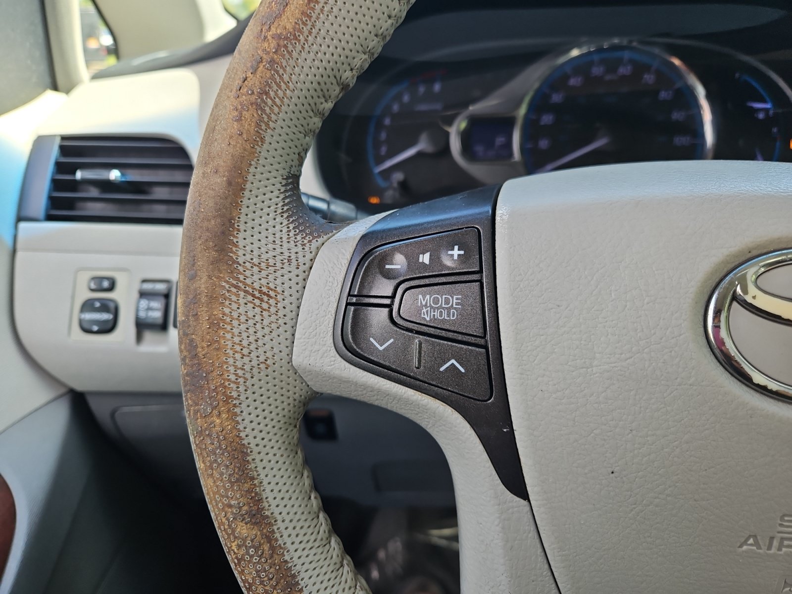 Used 2013 Toyota Sienna XLE FWD image 22