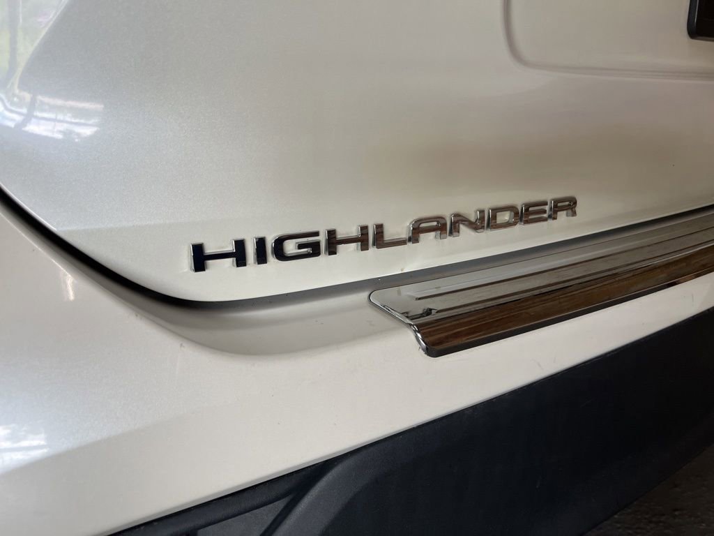 Used 2021 Toyota Highlander XLE AWD/4WD image 53