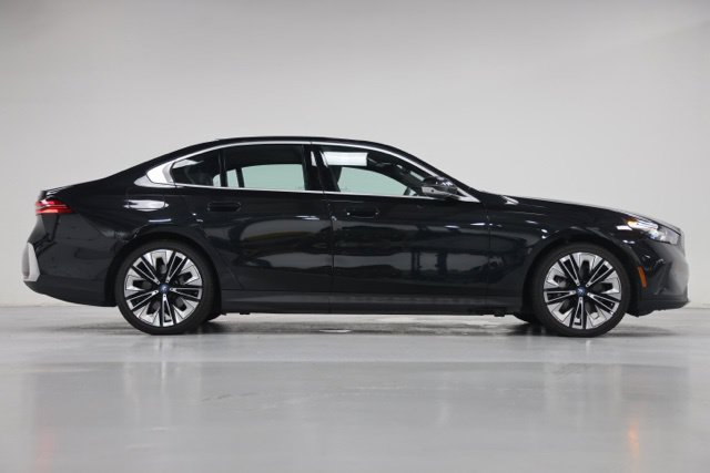 Used 2024 BMW i5 eDrive40i w/ Premium Package RWD image 18