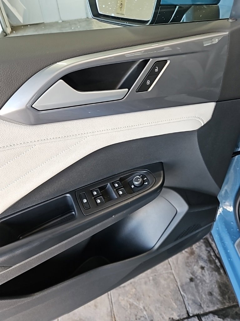 Used 2025 Volkswagen Taos SEL image 26