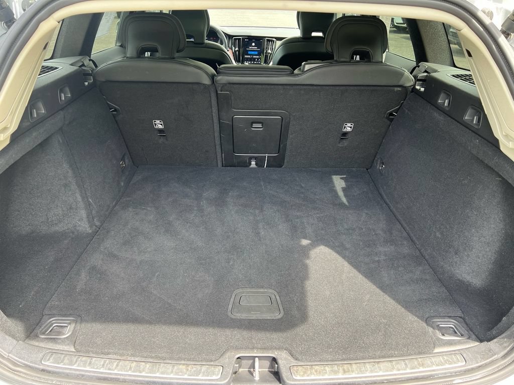 Certified 2025 Volvo V60 B5 Cross Country Plus AWD/4WD image 27