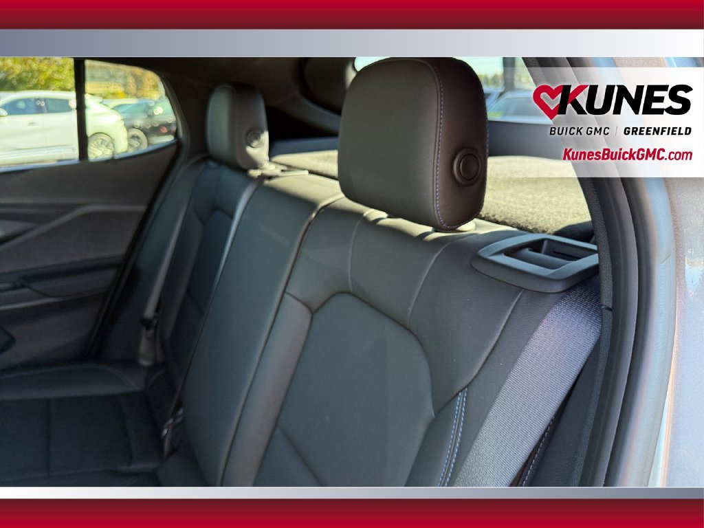 Used 2025 Buick Envista Sport Touring w/ Convenience I Package FWD image 31
