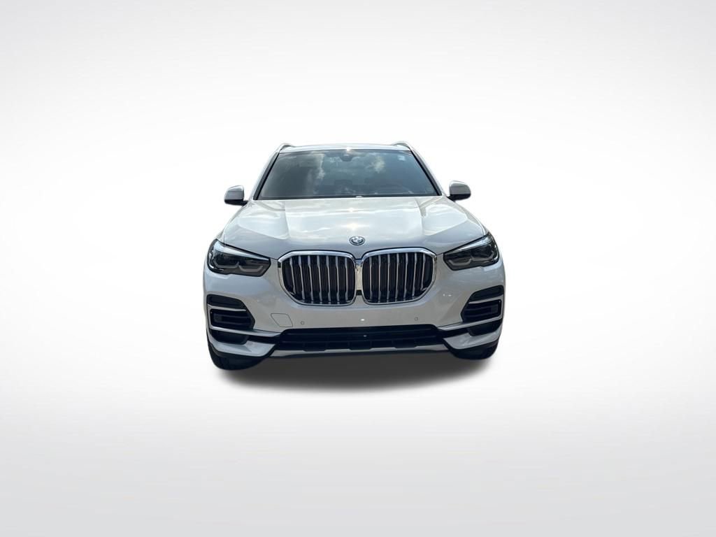 Used 2023 BMW X5 xDrive45e w/ Parking Assistance Package AWD/4WD image 3