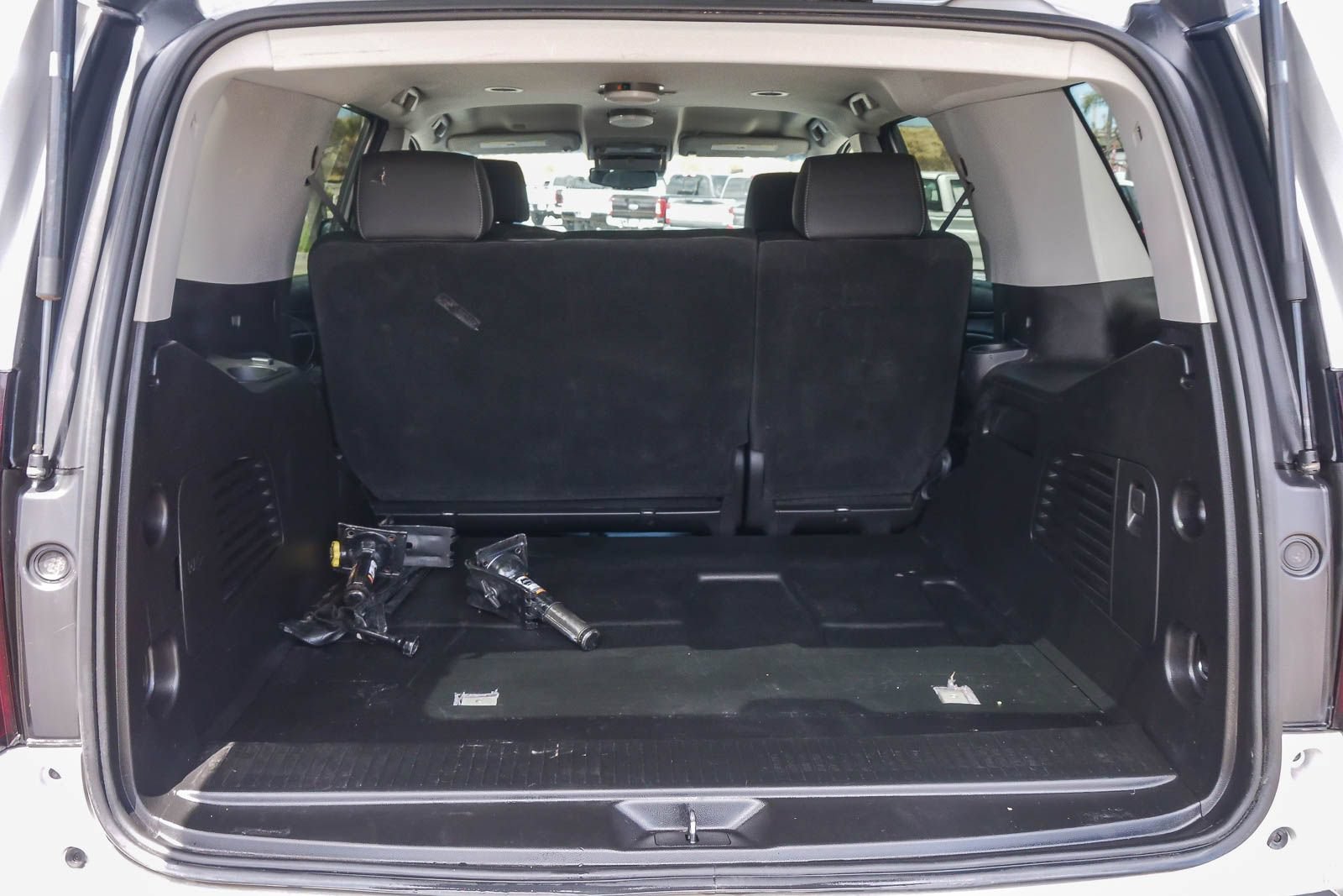 Used 2019 Chevrolet Tahoe 4WD w/ Enhanced Driver Alert Package image 24
