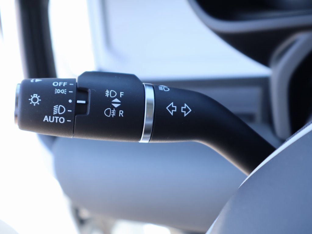 New 2025 Land Rover Defender 110 S image 33