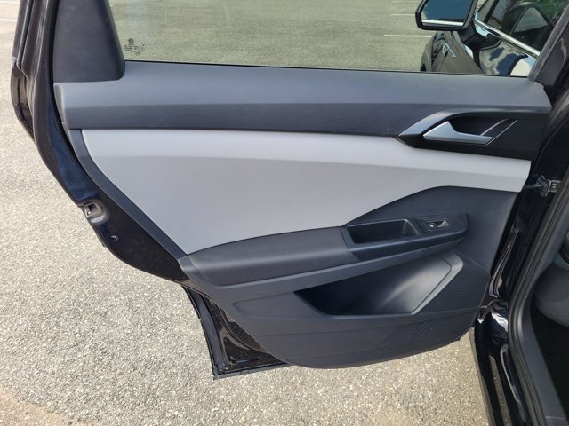 Used 2023 Volkswagen Taos SE w/ Panoramic Sunroof Package FWD image 13