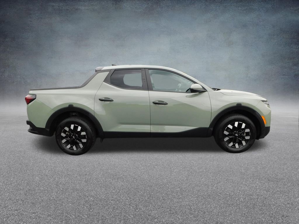 Used 2025 Hyundai Santa Cruz SE FWD image 2